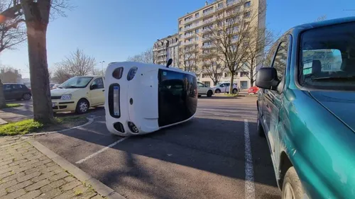 Drôle de façon de se garer !